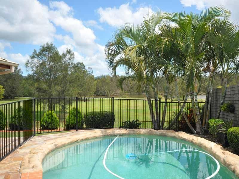 27 Tussock Crescent, Elanora QLD 4221