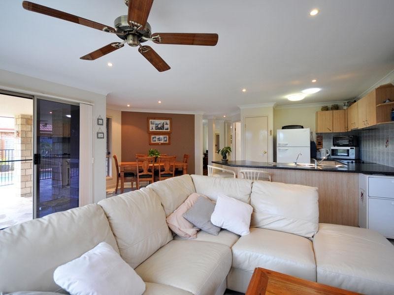 27 Tussock Crescent, Elanora QLD 4221