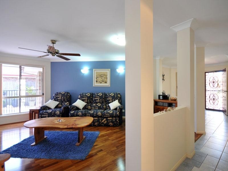 27 Tussock Crescent, Elanora QLD 4221