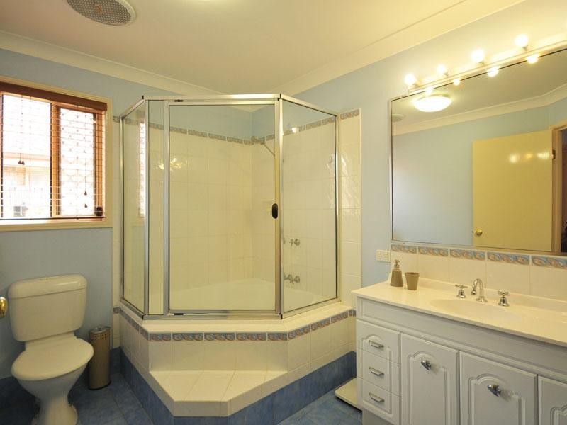 27 Tussock Crescent, Elanora QLD 4221