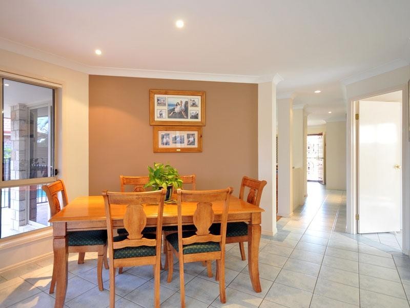 27 Tussock Crescent, Elanora QLD 4221