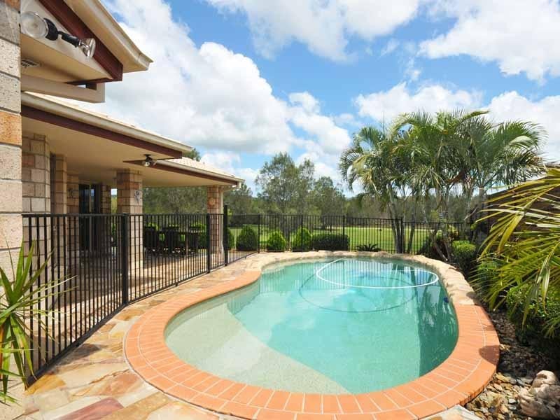 27 Tussock Crescent, Elanora QLD 4221