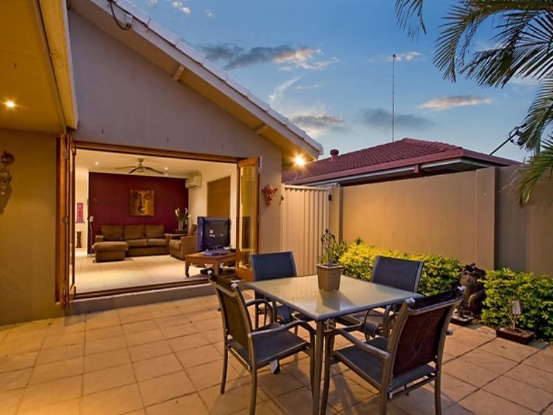 26 Aruma Avenue, Burleigh Waters QLD 4220