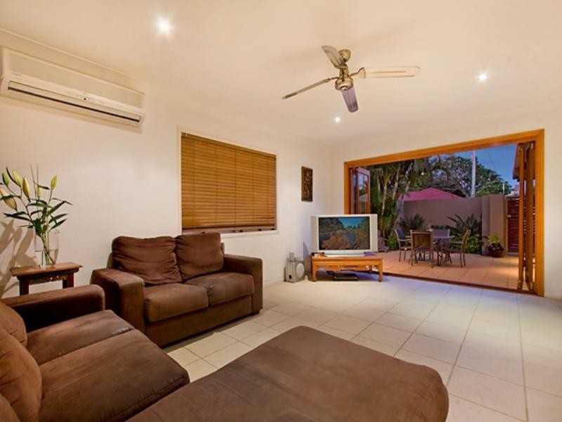 26 Aruma Avenue, Burleigh Waters QLD 4220