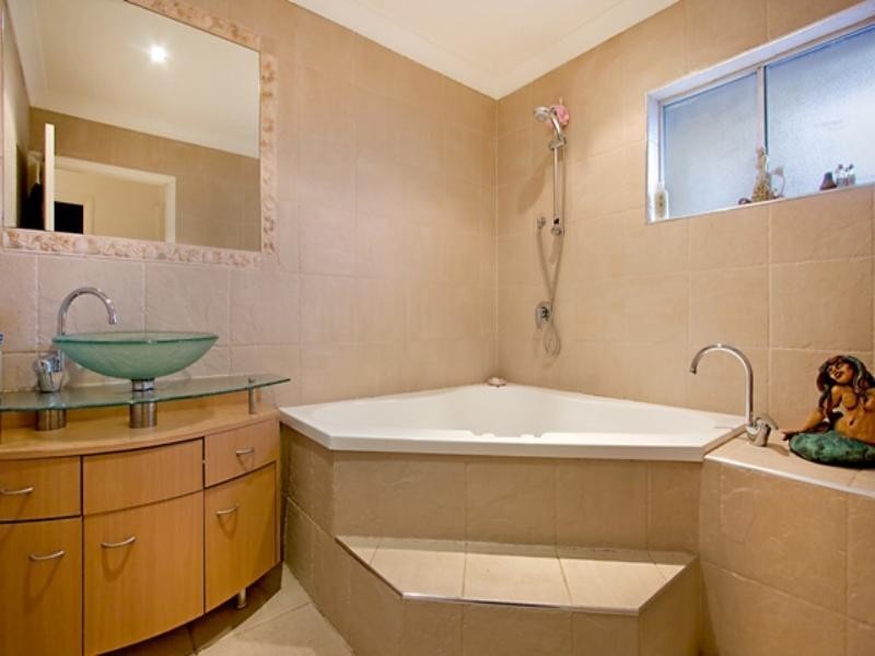 26 Aruma Avenue, Burleigh Waters QLD 4220