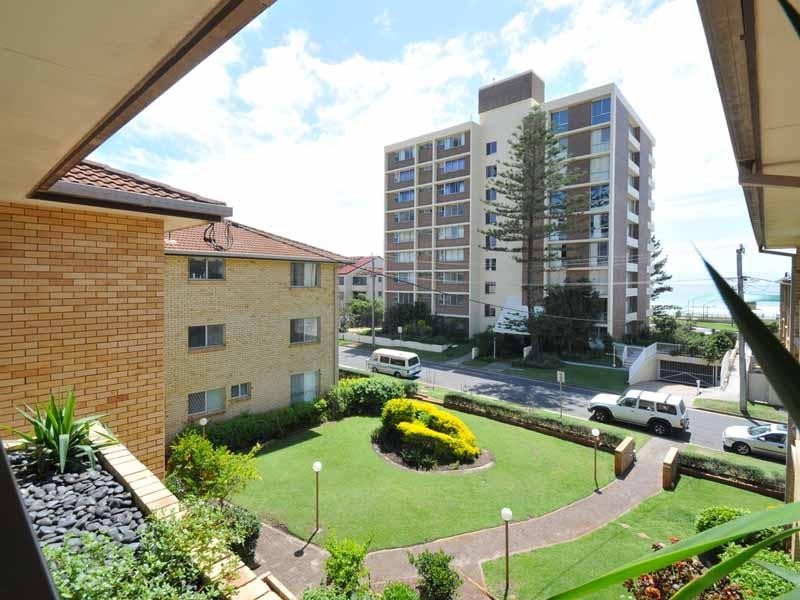 15/2 Nagel Avenue, Miami QLD 4220