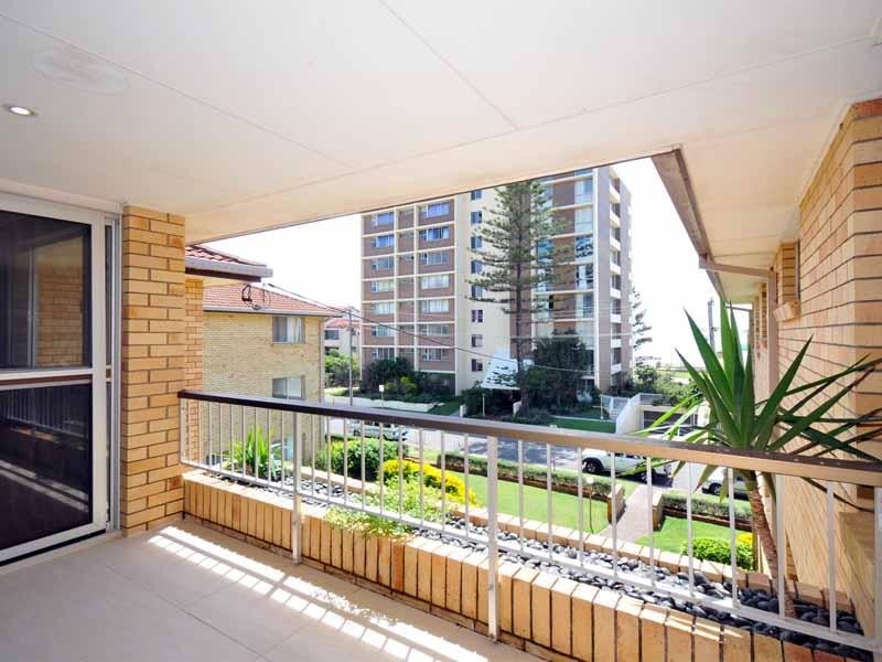 15/2 Nagel Avenue, Miami QLD 4220