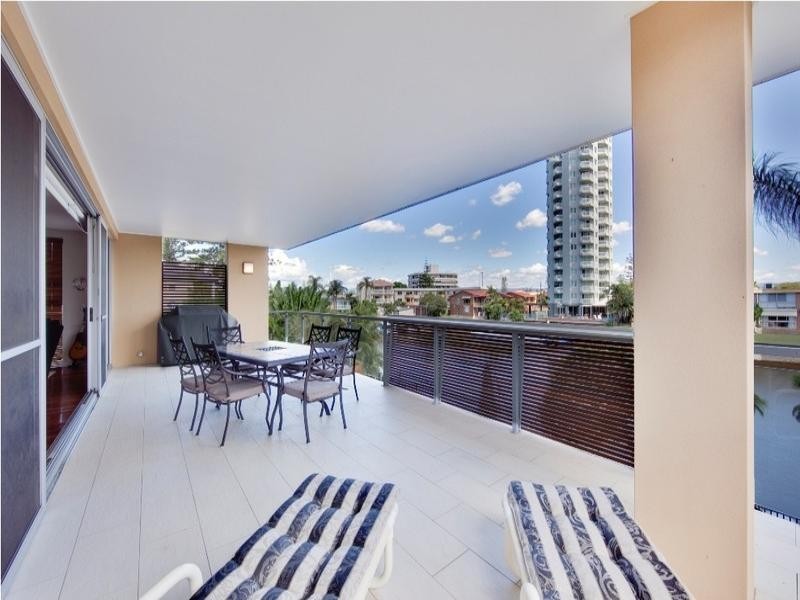 2/19 Paradise Island, Surfers Paradise QLD 4217