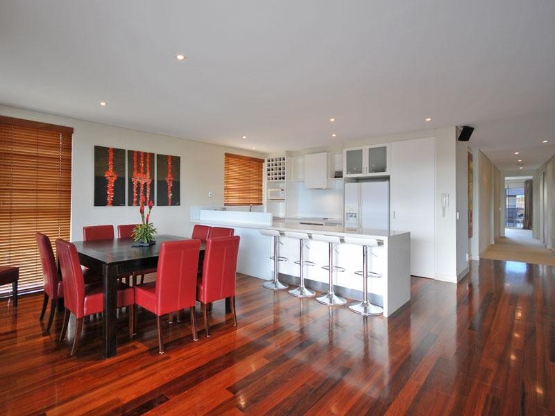 2/19 Paradise Island, Surfers Paradise QLD 4217