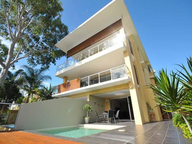 2/19 Paradise Island, Surfers Paradise QLD 4217