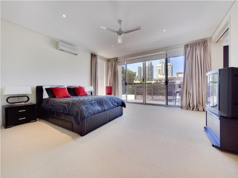 2/19 Paradise Island, Surfers Paradise QLD 4217