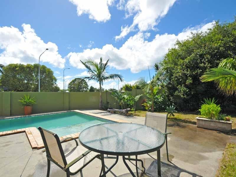 2 Japonica Drive, Palm Beach QLD 4221