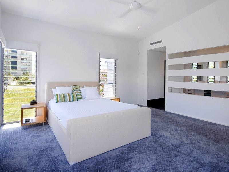 71 Seagull Avenue, Mermaid Beach QLD 4218