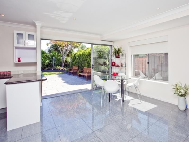 84 Albion Avenue, Miami QLD 4220