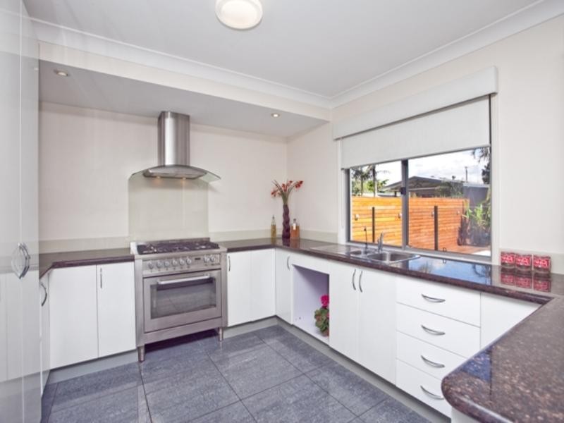 84 Albion Avenue, Miami QLD 4220