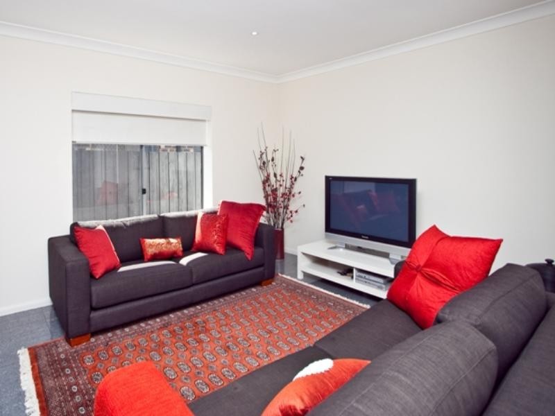 84 Albion Avenue, Miami QLD 4220