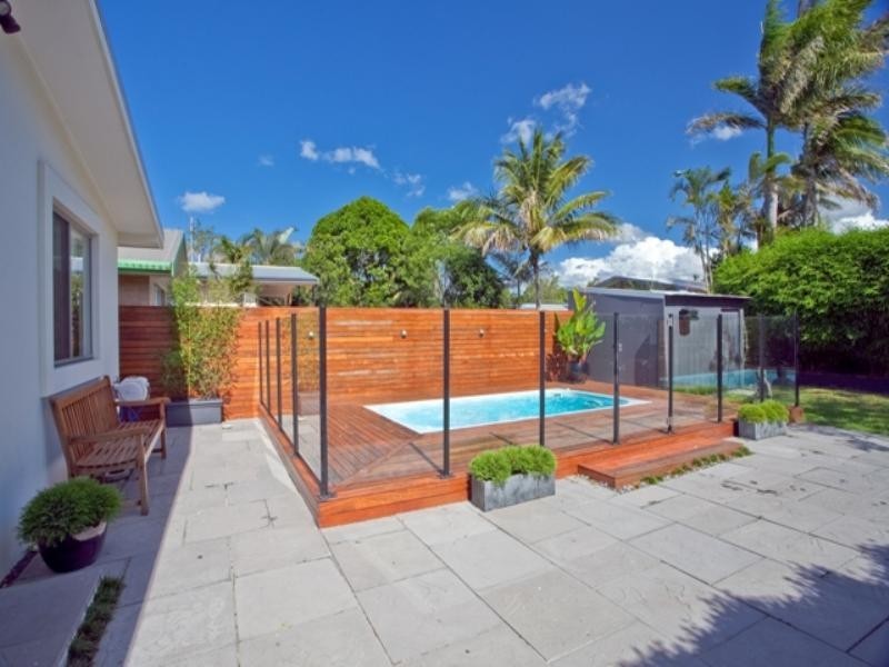 84 Albion Avenue, Miami QLD 4220