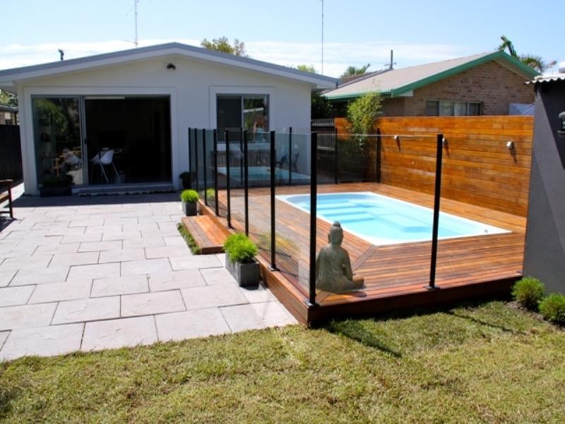 84 Albion Avenue, Miami QLD 4220