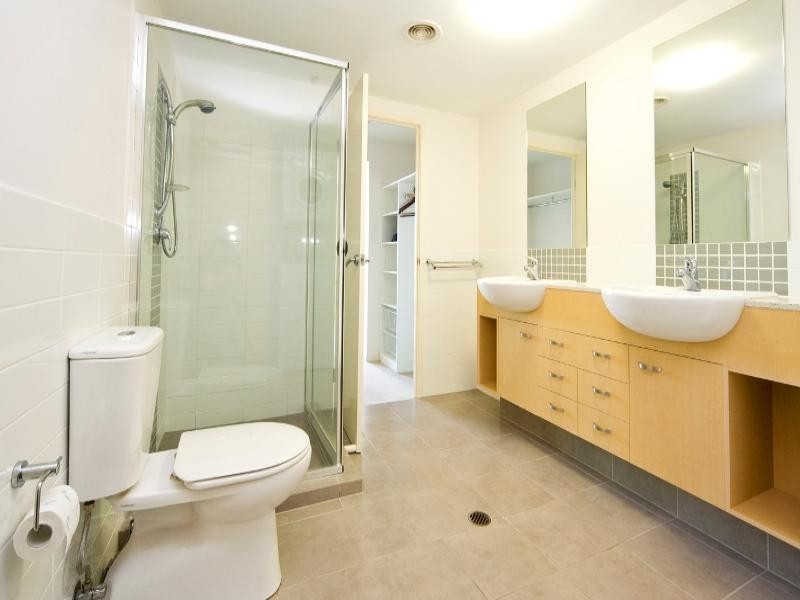 210 ‘Wings Resort and Spa’, 18 Fern Street, Surfers Paradise QLD 4217