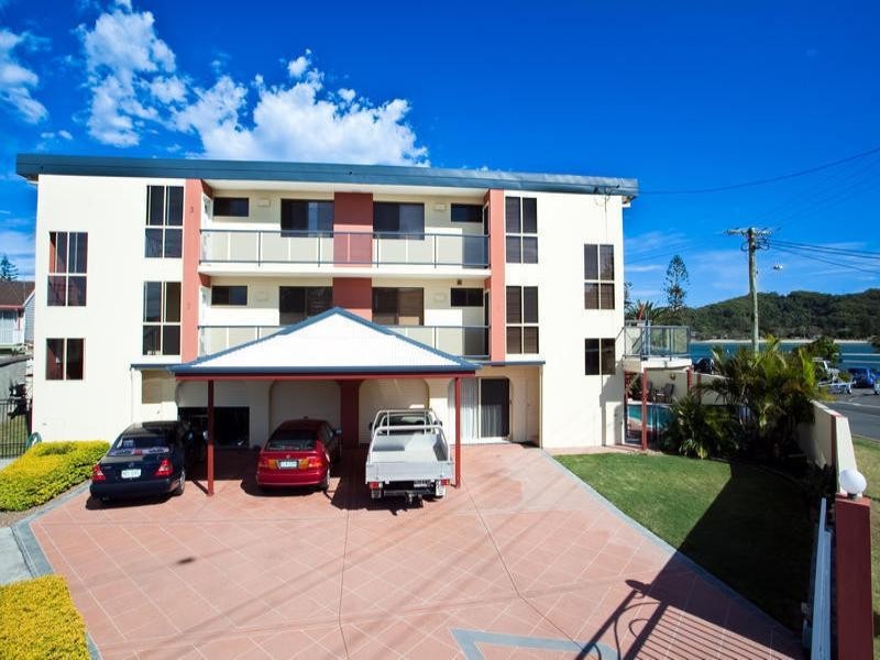 2 Murlong Crescent, Palm Beach QLD 4221