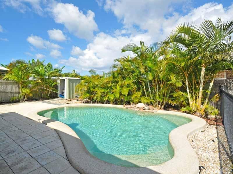 16 Stradbroke Drive, Tweed Heads South NSW 2486