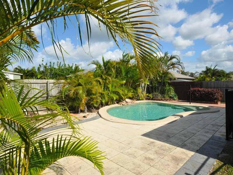 16 Stradbroke Drive, Tweed Heads South NSW 2486