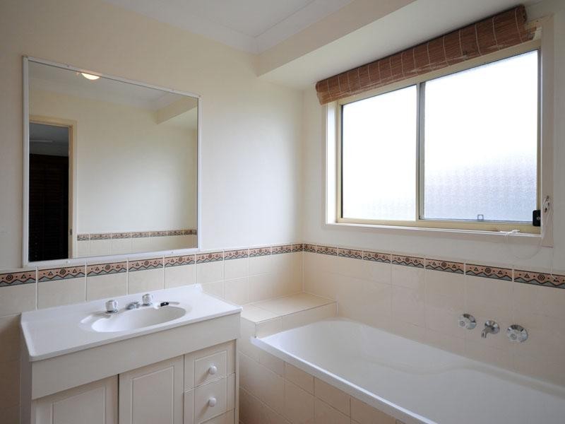 16 Stradbroke Drive, Tweed Heads South NSW 2486