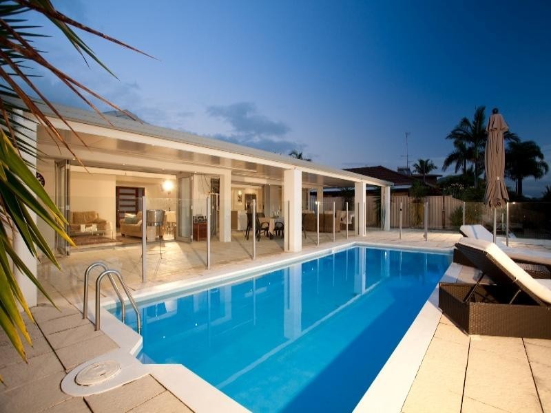 22 Welby Street, Broadbeach Waters QLD 4218