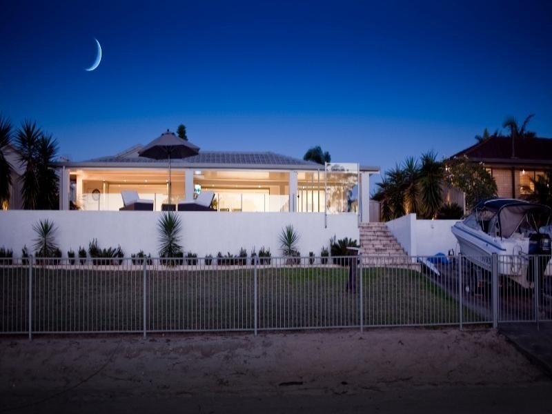 22 Welby Street, Broadbeach Waters QLD 4218