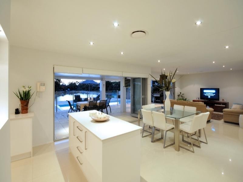 22 Welby Street, Broadbeach Waters QLD 4218