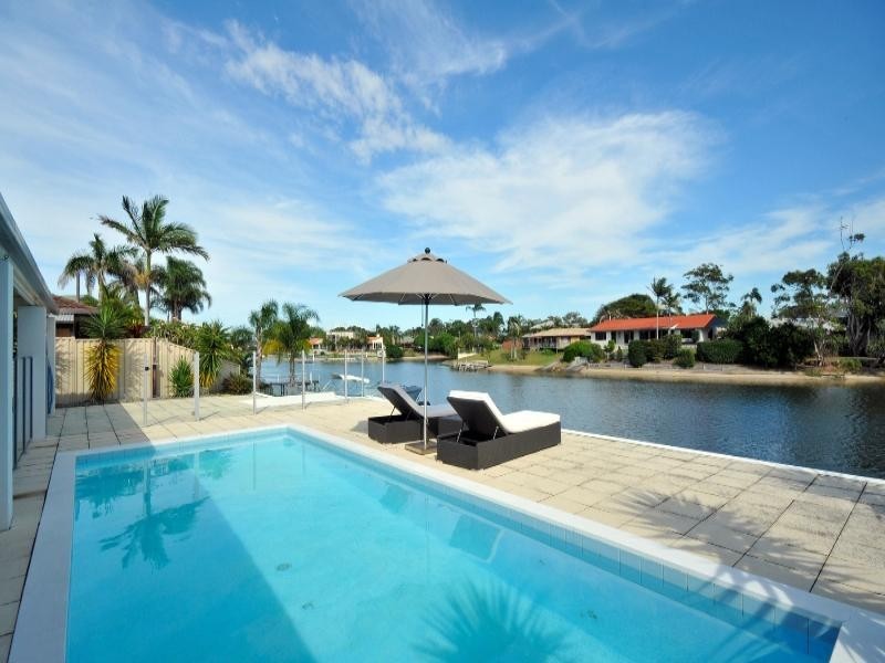 22 Welby Street, Broadbeach Waters QLD 4218