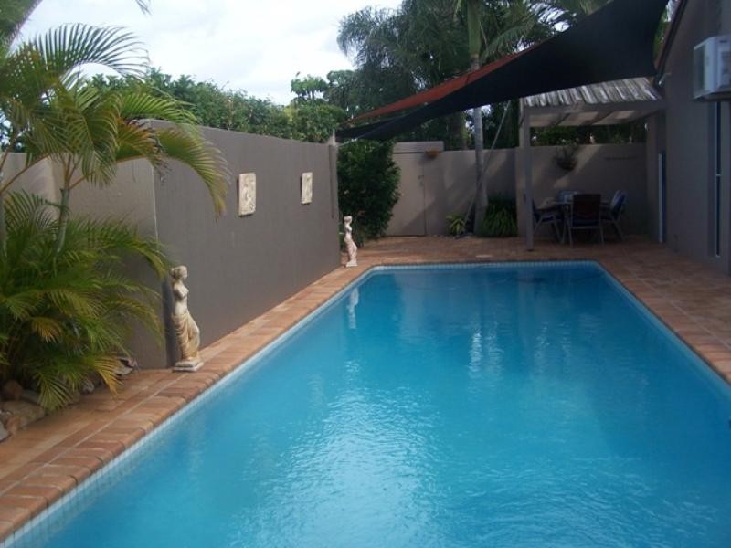 2 Salamander Court, Mermaid Waters QLD 4218