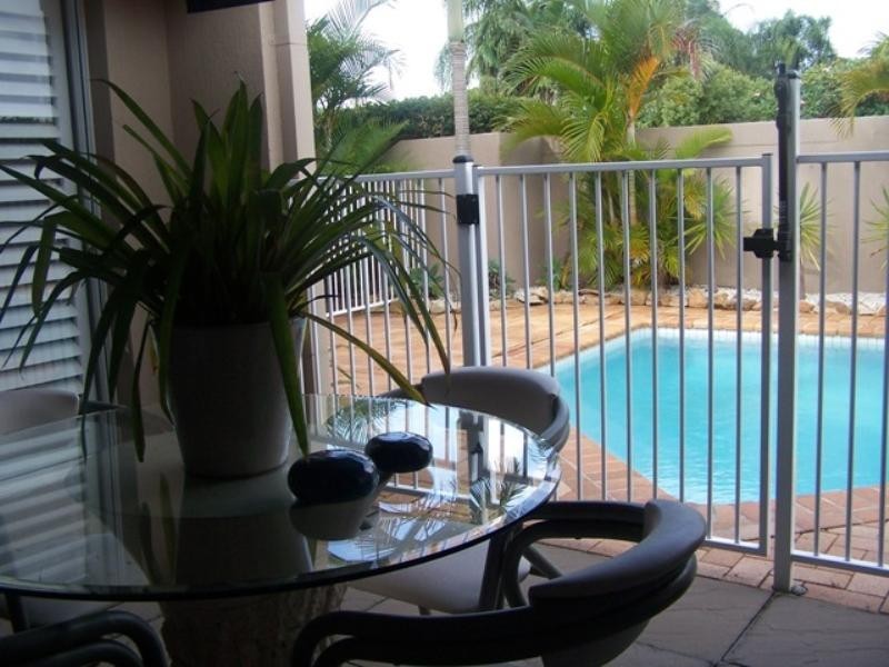 2 Salamander Court, Mermaid Waters QLD 4218