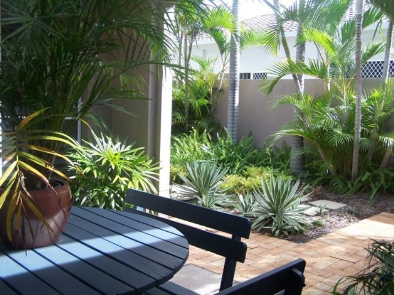 2 Salamander Court, Mermaid Waters QLD 4218