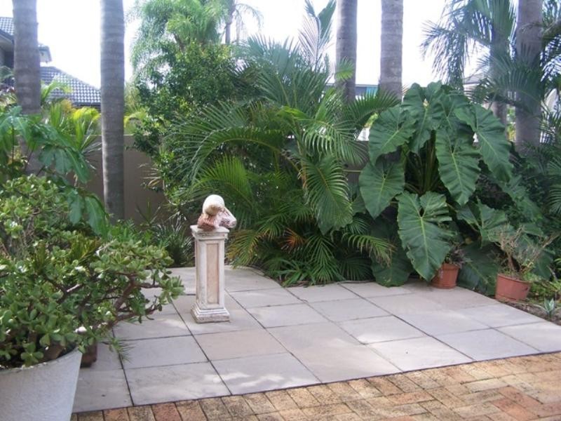 2 Salamander Court, Mermaid Waters QLD 4218