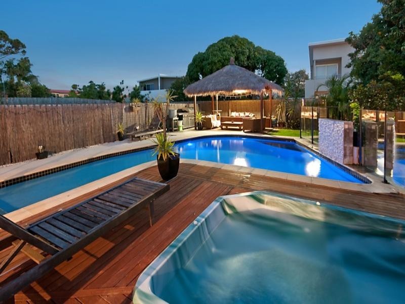 52 Chainey Avenue, Miami QLD 4220