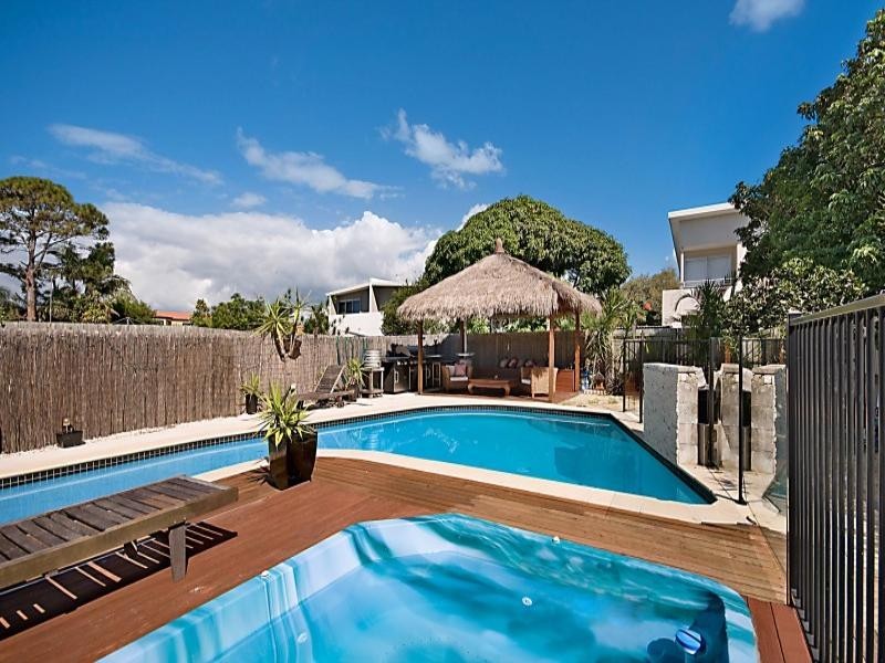 52 Chainey Avenue, Miami QLD 4220