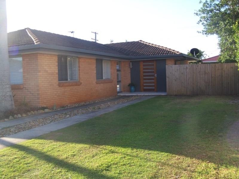 11 Constance Avenue, Mermaid Waters QLD 4218