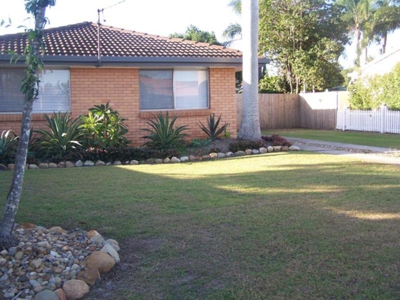 11 Constance Avenue, Mermaid Waters QLD 4218