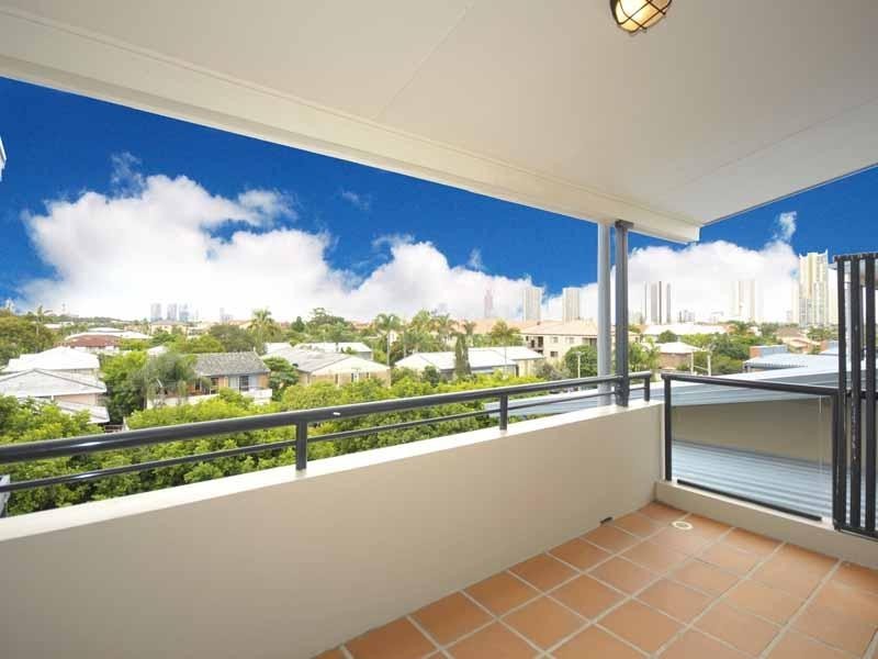 26/20 Illawong Street, Chevron Island QLD 4217