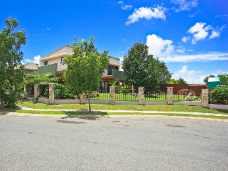 14 Avellino Drive, Varsity Lakes QLD 4227