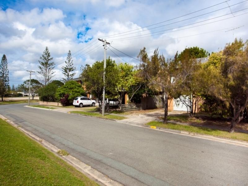 6 Beelyu Street, Burleigh Heads QLD 4220