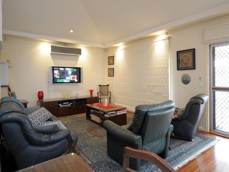 20 Venice Street, Mermaid Beach QLD 4218