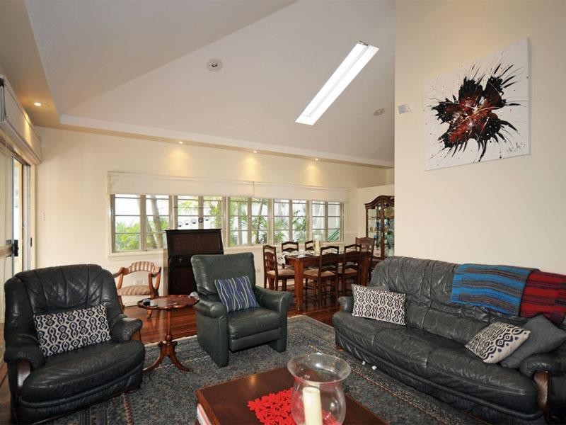 20 Venice Street, Mermaid Beach QLD 4218