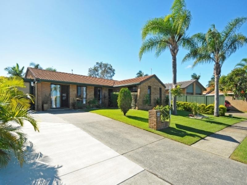 13 Tattler Way, Burleigh Waters QLD 4220