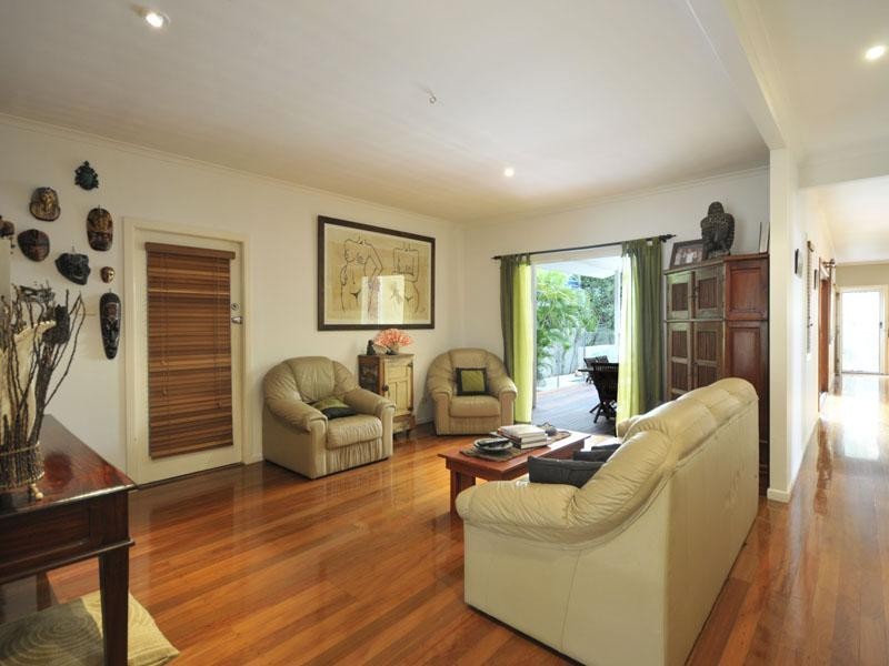 75 Seagull Avenue, Mermaid Beach QLD 4218