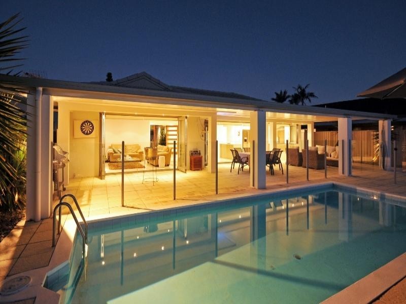 22 Welby Street, Broadbeach Waters QLD 4218