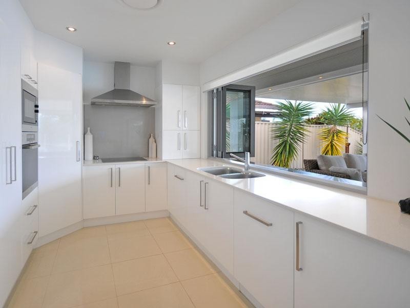 22 Welby Street, Broadbeach Waters QLD 4218