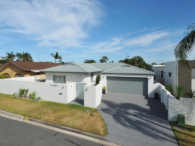 22 Welby Street, Broadbeach Waters QLD 4218