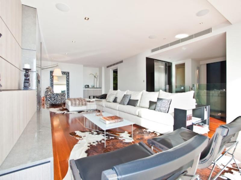 2 Ocean Street, Burleigh Heads QLD 4220